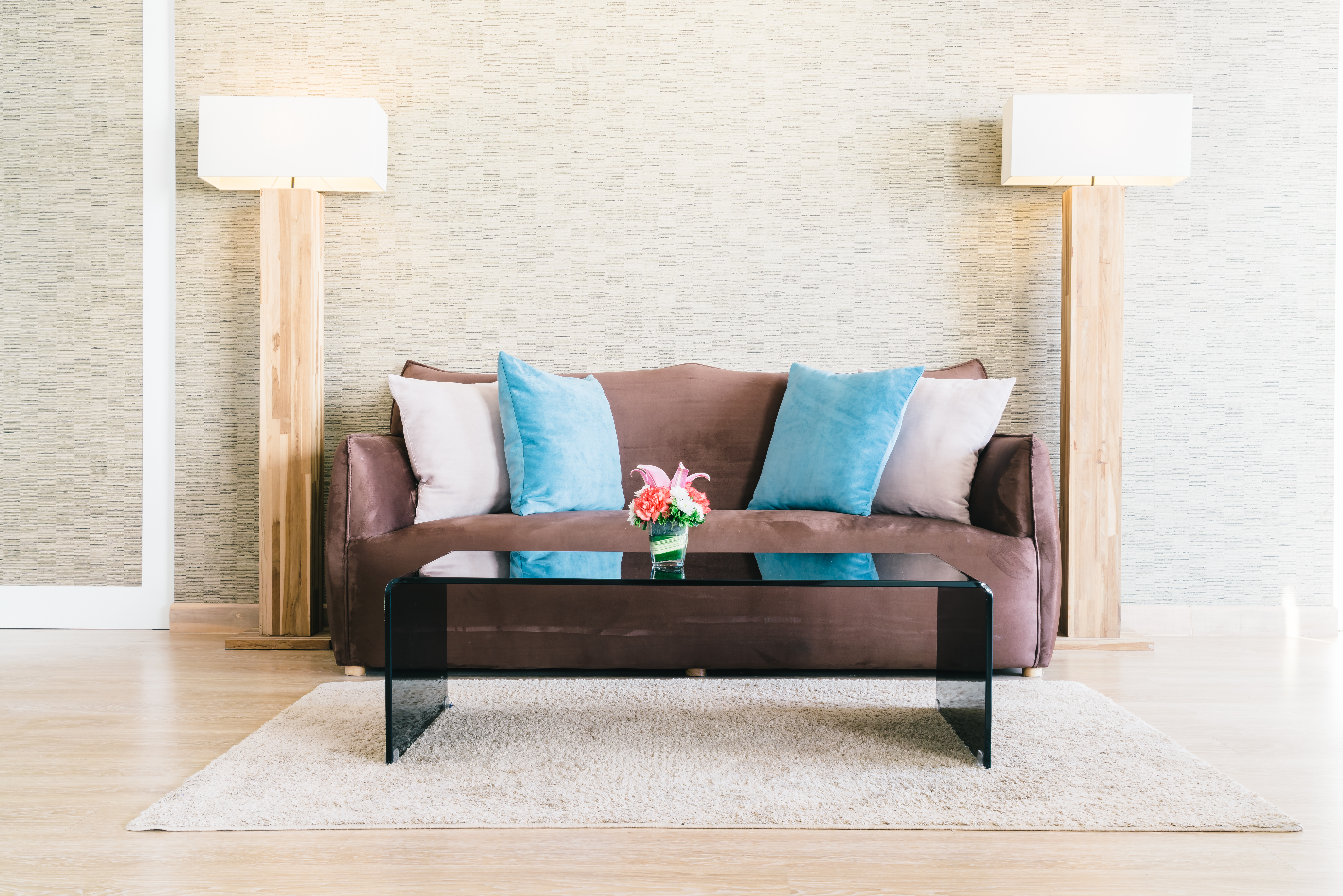 ¿Cómo limpiar un sofá para salir del apuro?